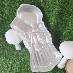 Holly Hobbie Cake Pan 1975